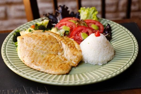 Filé de Frango com Legumes